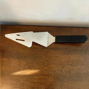 Pampered Chef Pie And Cake Server with Sheath Made In Taiwan #1166 normal wear